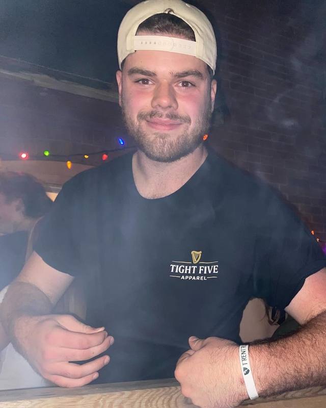 Closing the bar in Tight Five