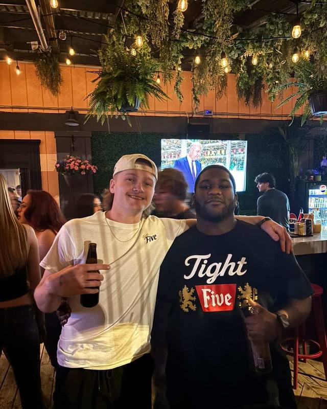 Mates at the Aloha bar in Tight Five